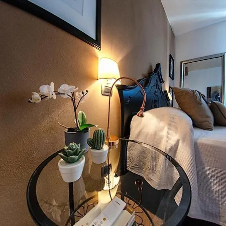Eleven Apartment *